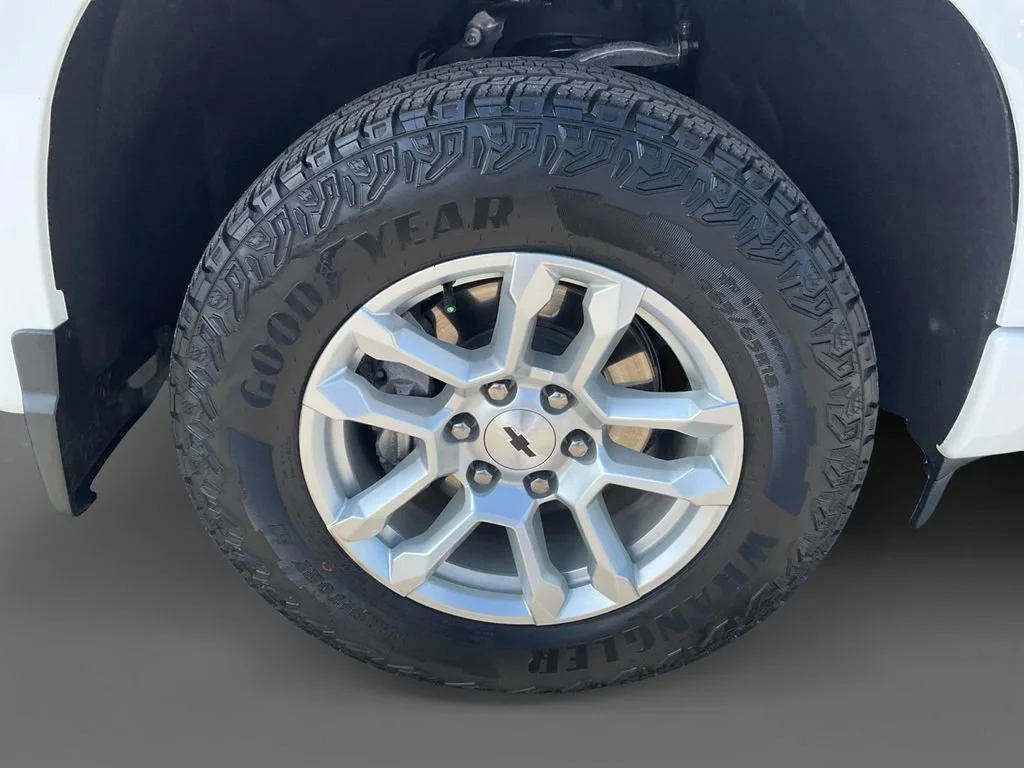 Used 2025 Summit White Chevrolet RST image 14