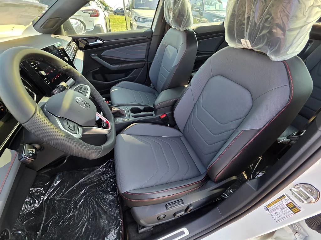 New 2026 Pure White w/Deep Black Roof Volkswagen 2.0T Autobahn image 12