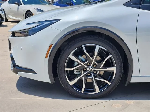 New 2025 Wind Chill Pearl Toyota XSE image 6