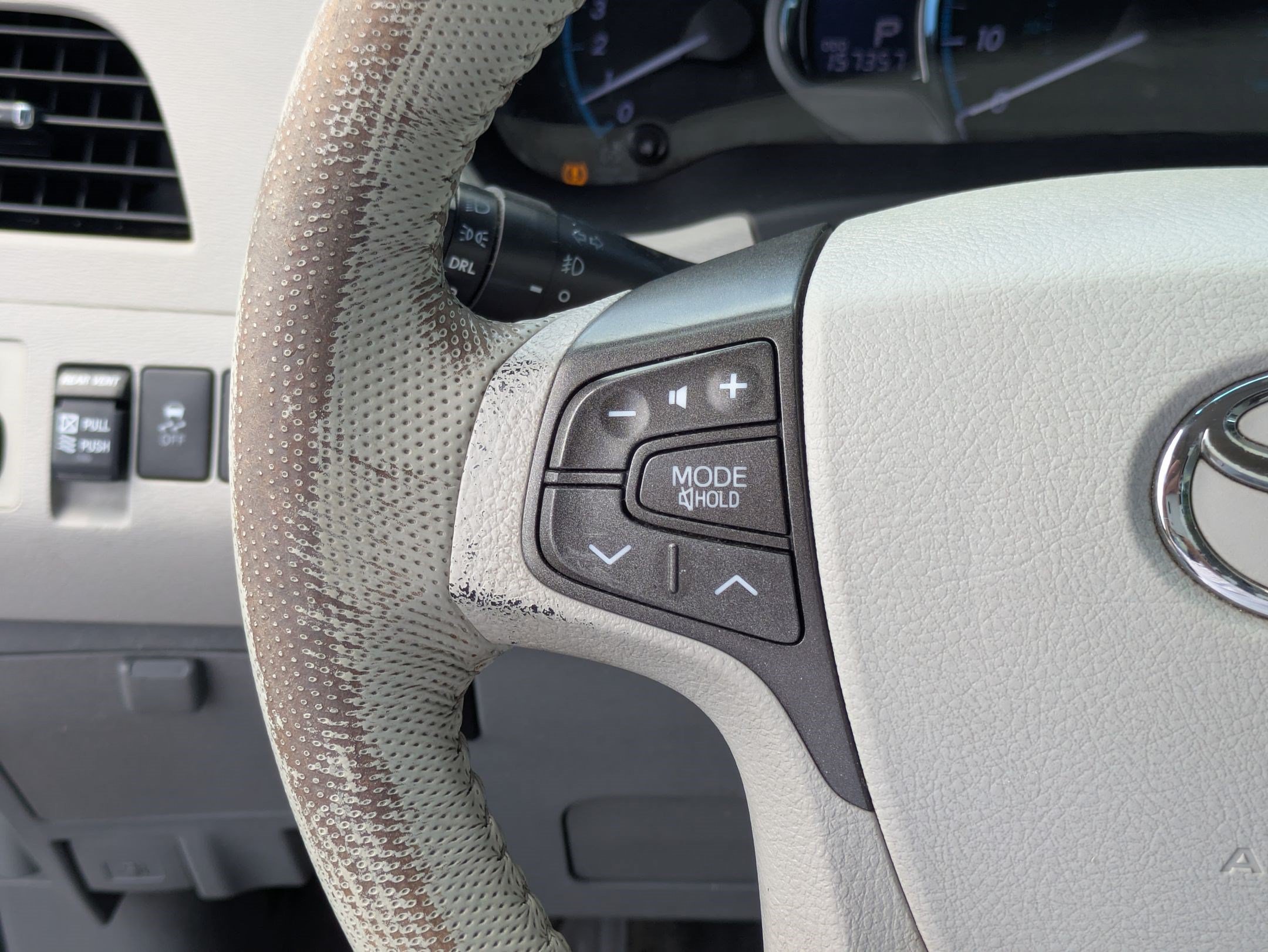 Used 2011 Predawn Gray Mica Toyota XLE AAS image 18