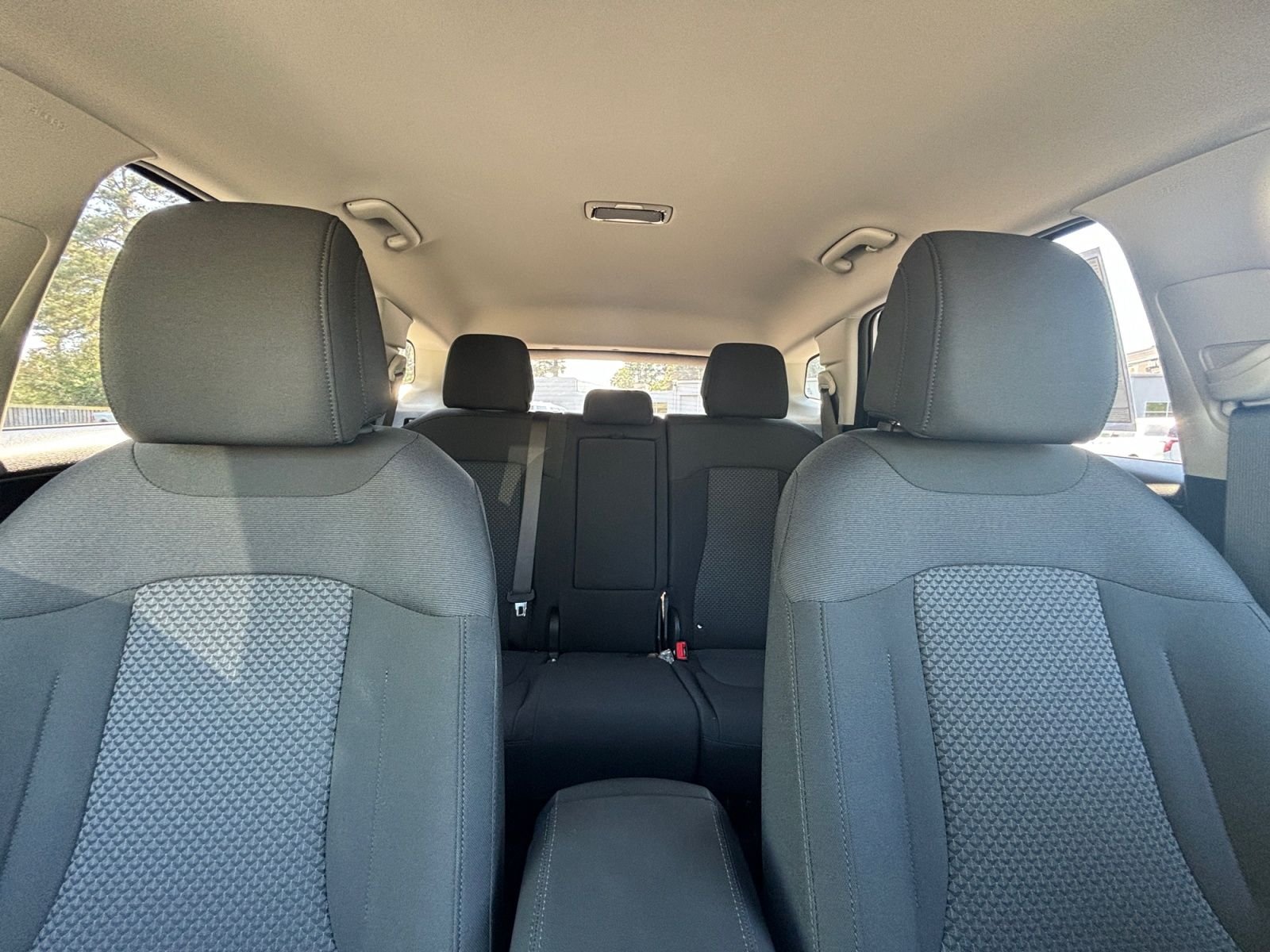 New 2026 Glacial White Pearl Kia LX image 30