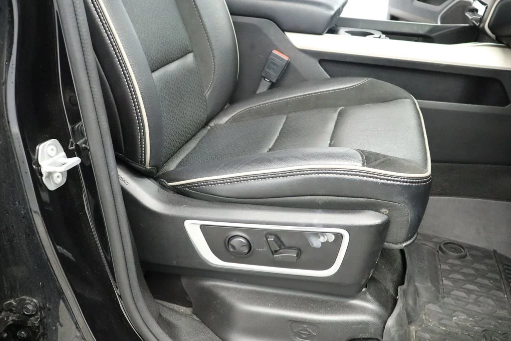 Used 2022 Black Ram Laramie image 31