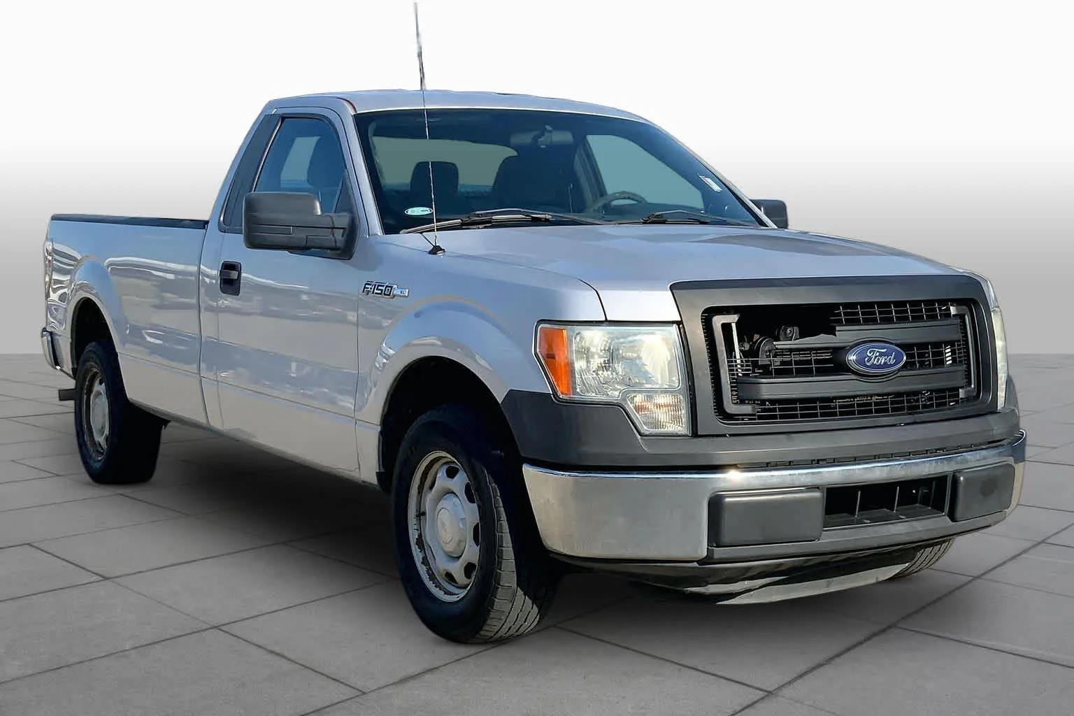 Used 2014 Ingot Silver Metallic Ford XL image 2