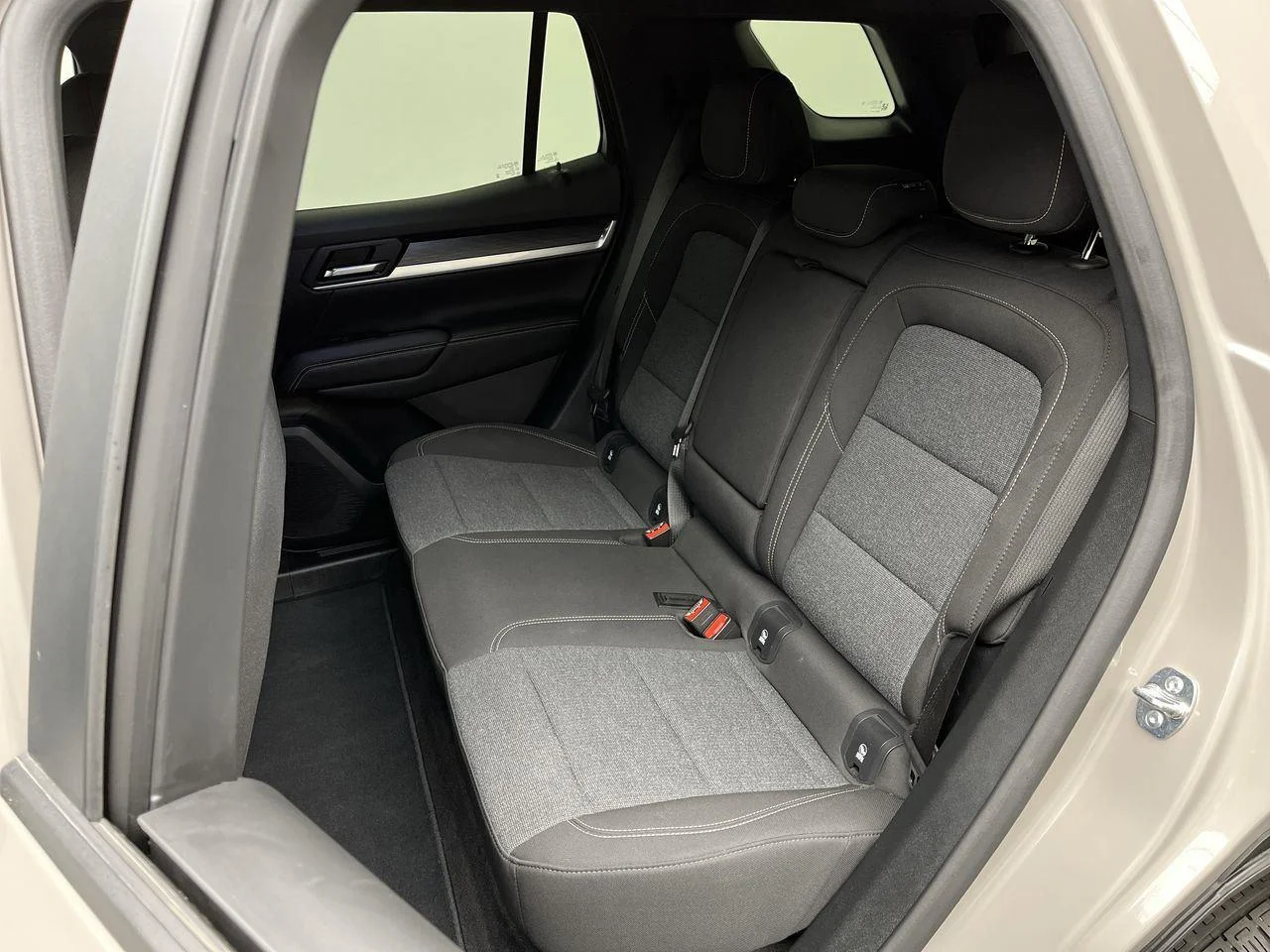 Used 2025 Riverstone Metallic GMC Elevation image 9