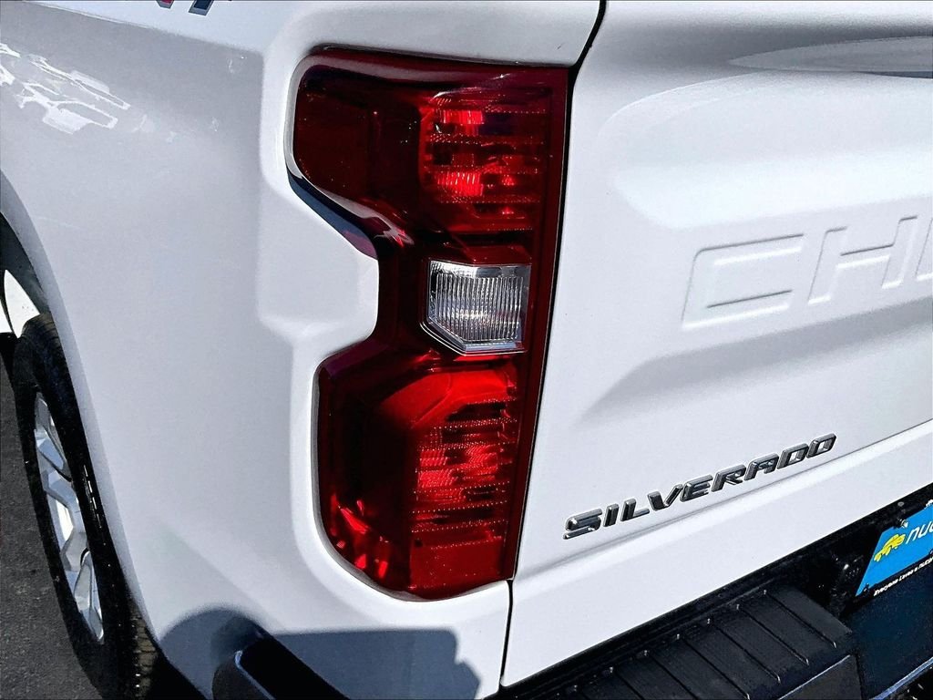 Used 2023 White Chevrolet LT image 34
