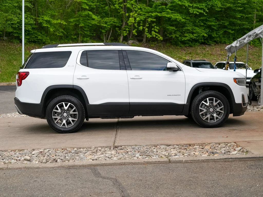 Used 2022 White GMC SLE image 4