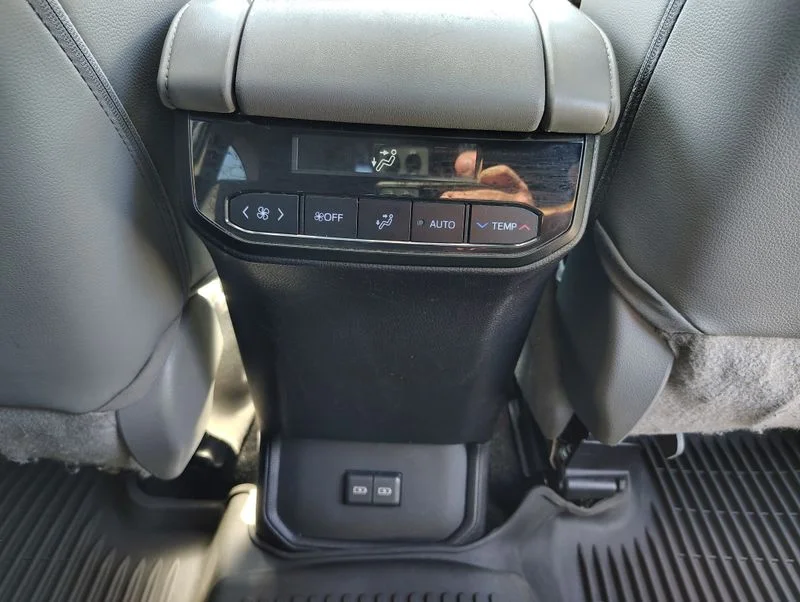 Used 2022 Silver Toyota XLE image 22