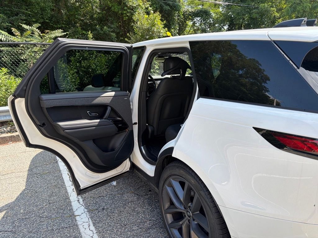 Used 2023 White Land Rover SE Dynamic image 12