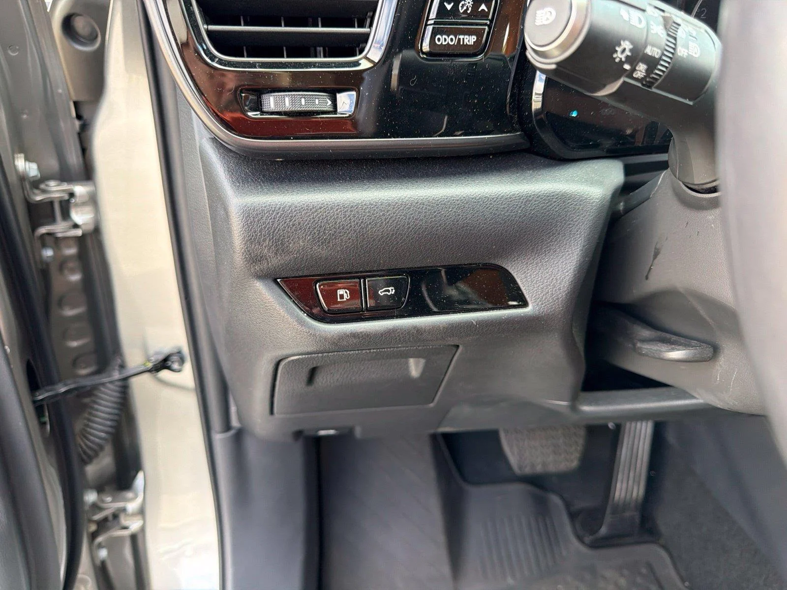 Used 2025 Silver Lexus 350 image 32