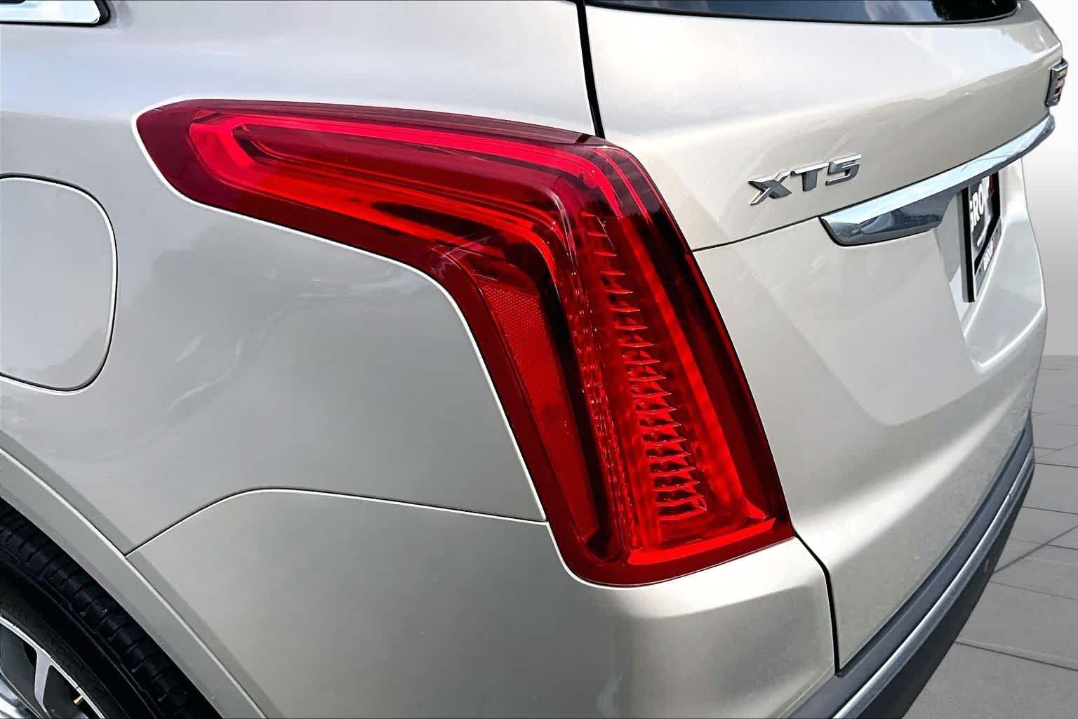 Used 2017 Silver Coast Metallic Cadillac Luxury FWD image 29