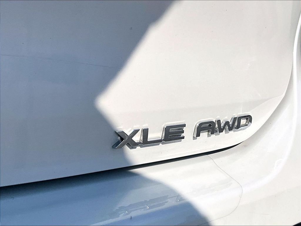 Used 2021 White Toyota XLE image 30