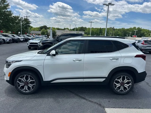 Used 2022 White Kia SX image 6
