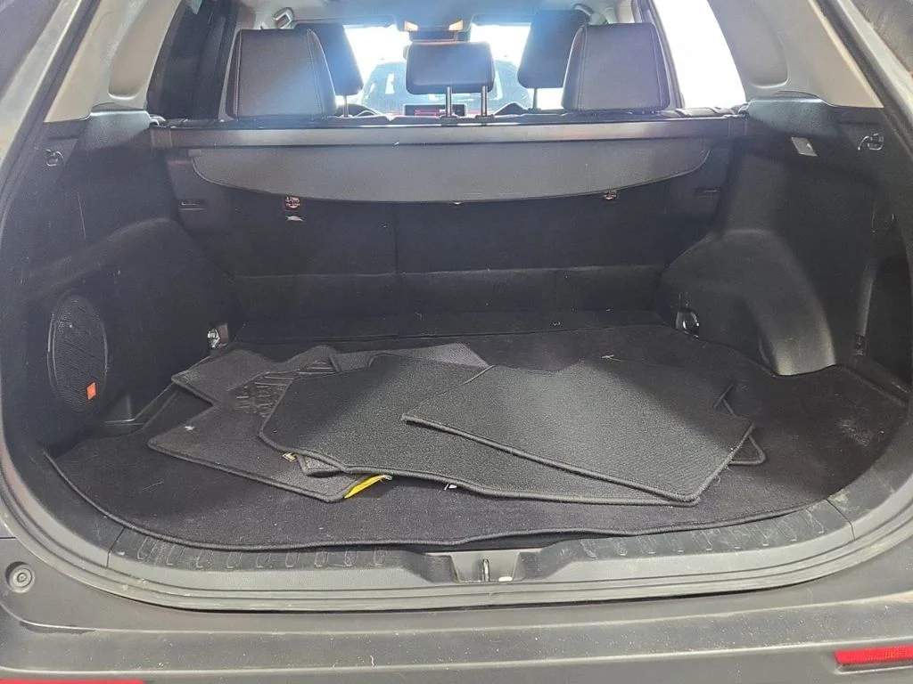 Used 2019 Gray Toyota XLE Premium image 12
