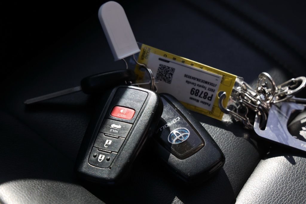 Used 2022  Toyota LE image 32