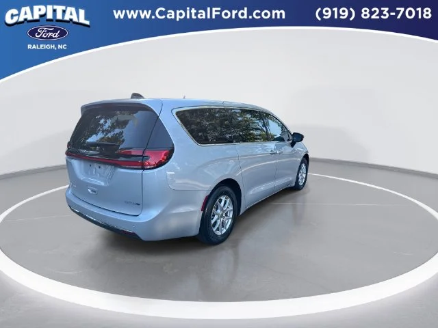 Used 2024 Silver Chrysler Touring L image 8