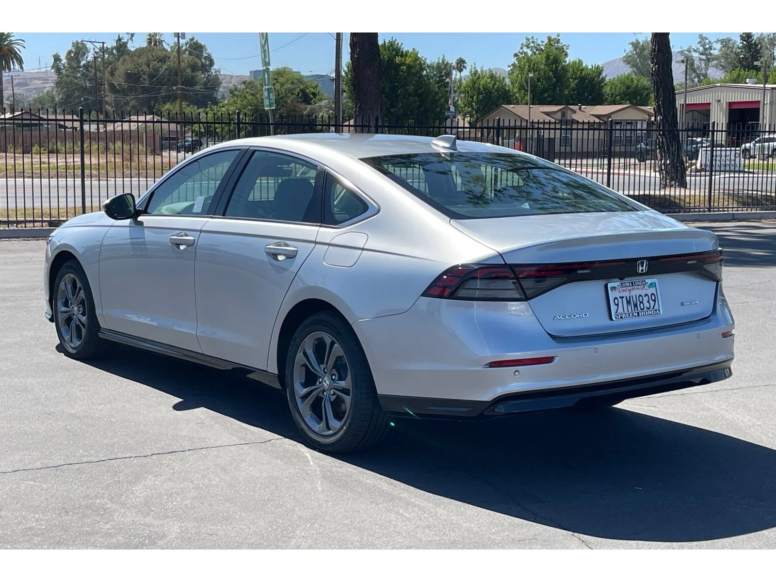 Used 2025 Solar Silver Metallic Honda EX-L image 3
