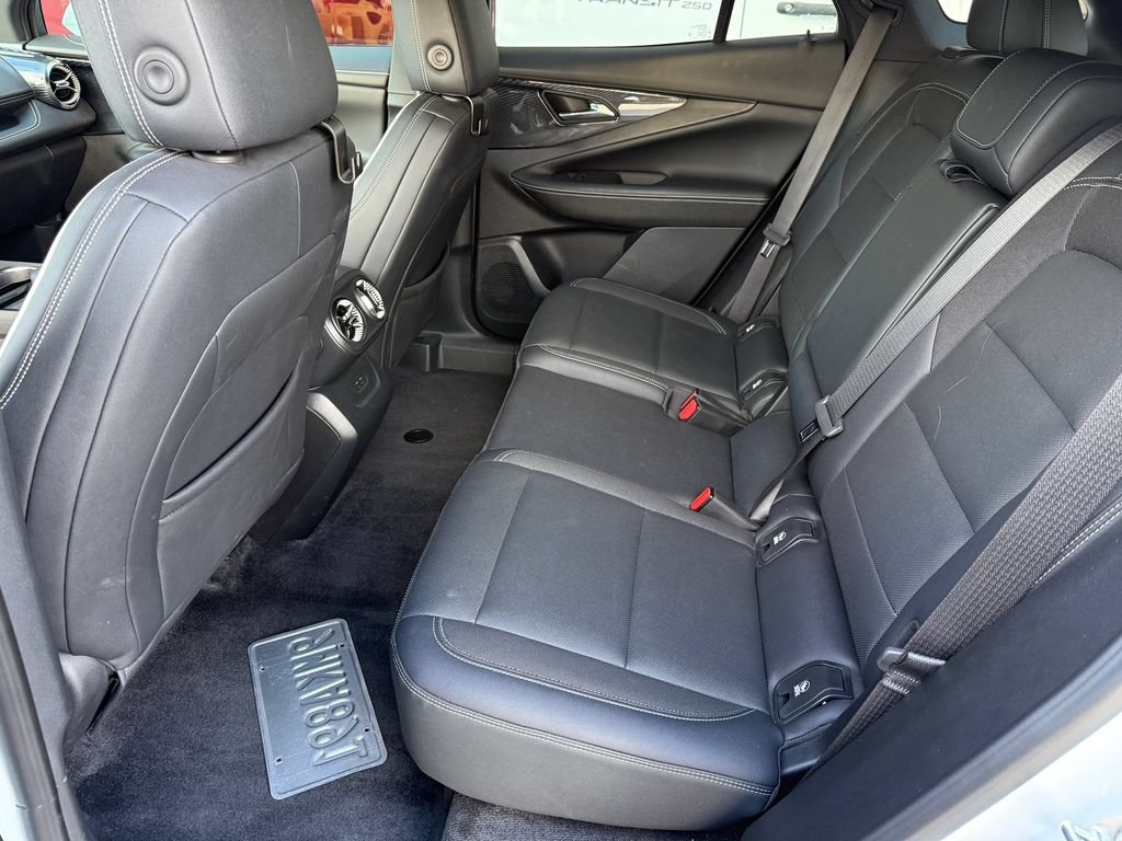 Used 2024 Summit White Chevrolet LT image 14