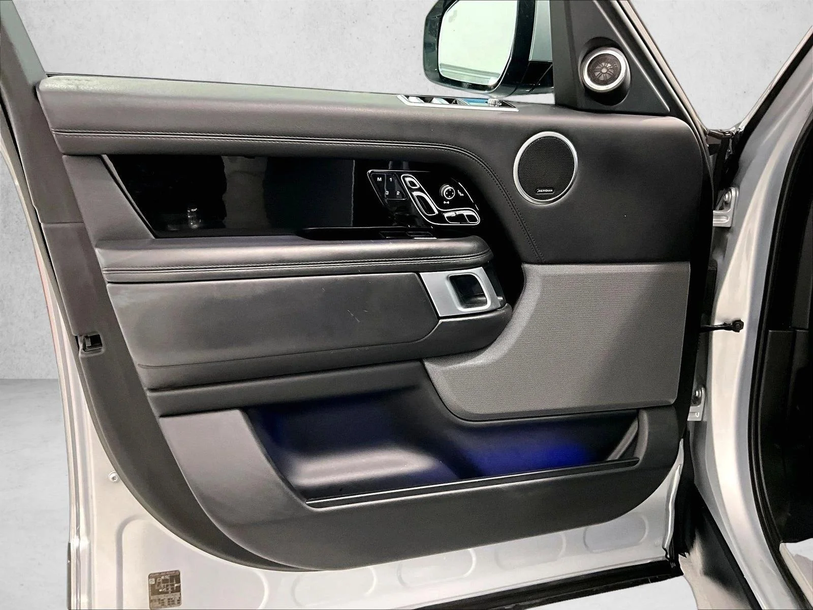 Used 2019 Indus Silver Metallic Land Rover  image 18