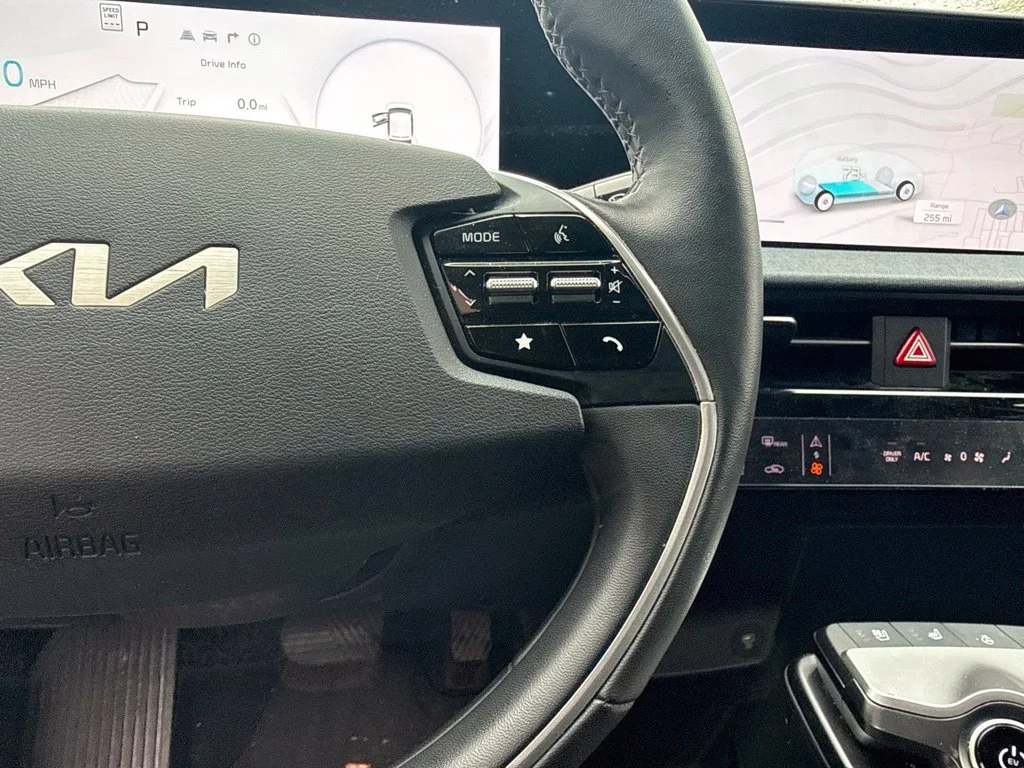 Used 2023 Blue Kia Wind image 12