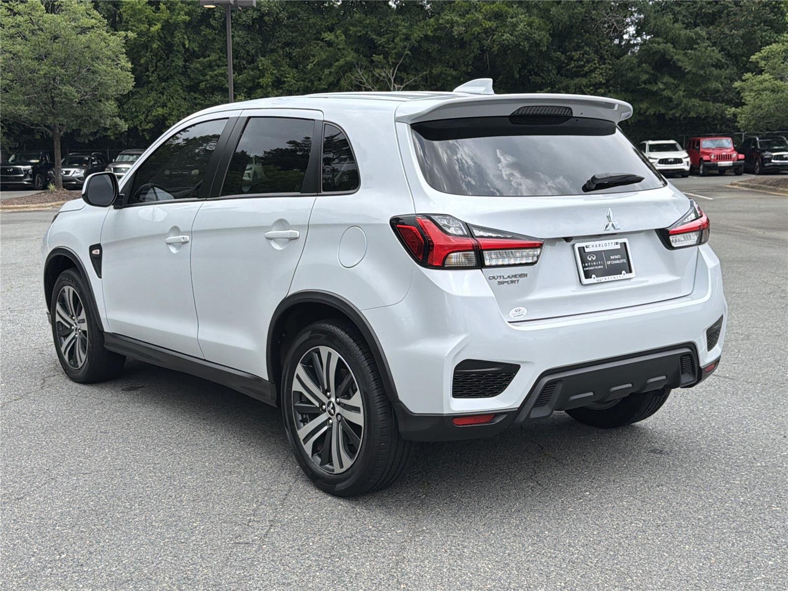Used 2023 White Diamond Mitsubishi ES image 24