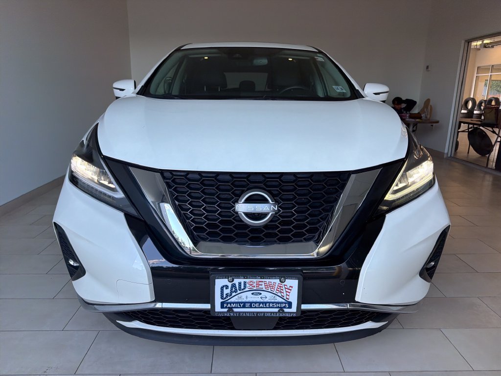 Used 2023 Pearl White Nissan SL image 3
