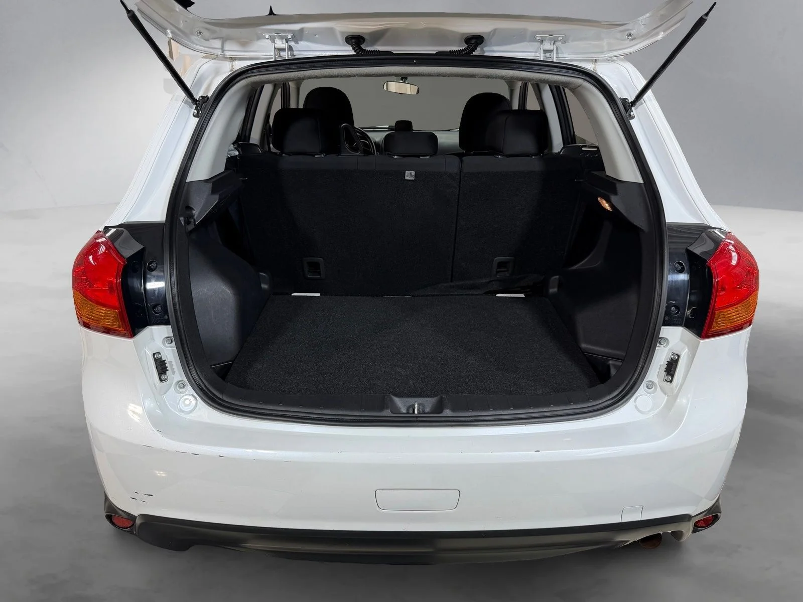 Used 2015  Mitsubishi ES image 28