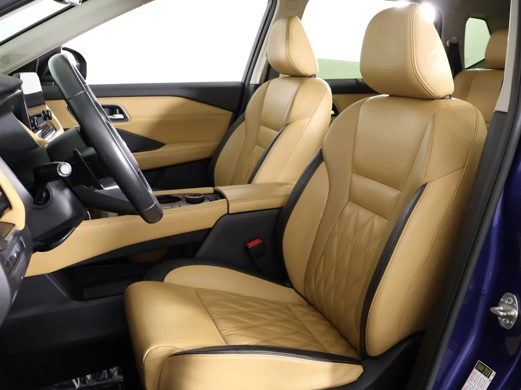 Used 2023  Nissan Platinum image 32