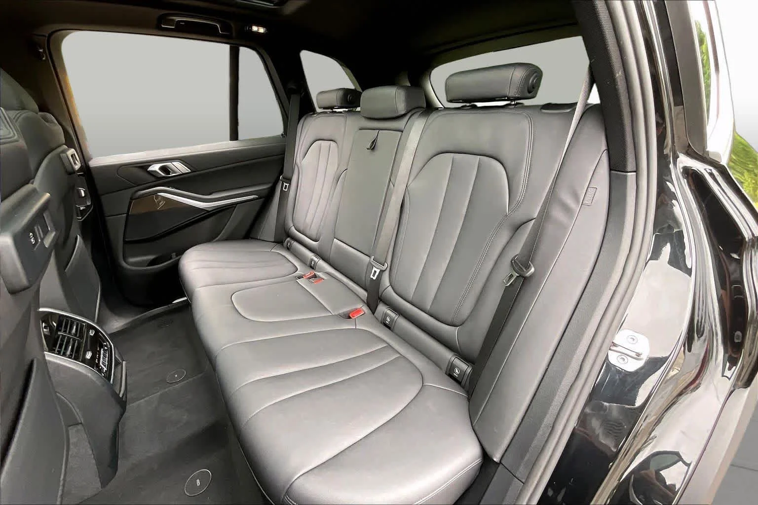 Used 2022 Black Sapphire Metallic BMW xDrive40i image 20