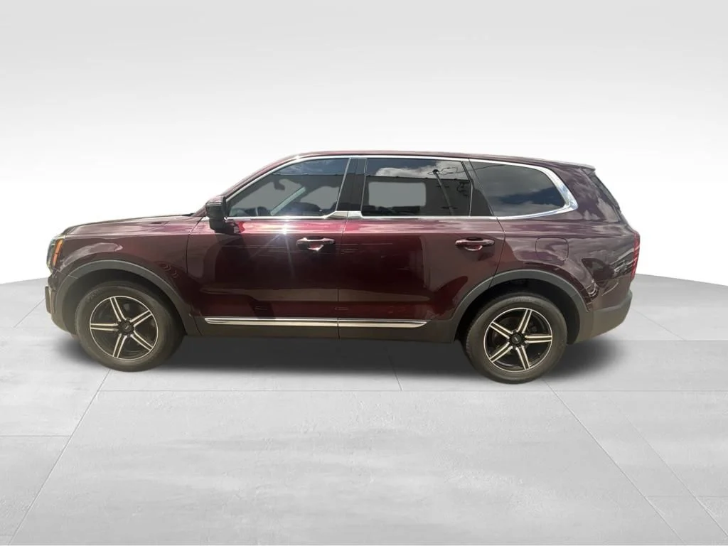 Used 2021 Purple Kia LX image 3