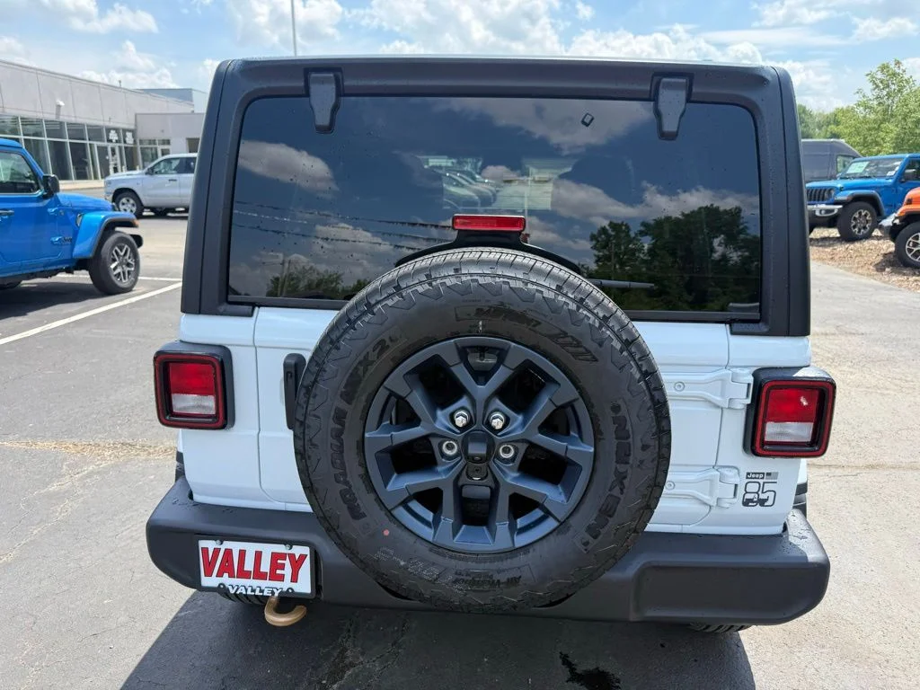 New 2026 Bright White Clear-Coat Exterior Paint Jeep 85th Anniversary Edition image 5