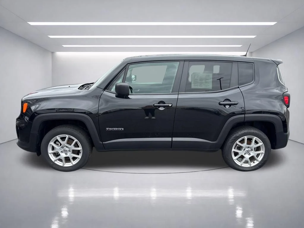 Used 2023 Black Clearcoat Jeep Latitude image 3