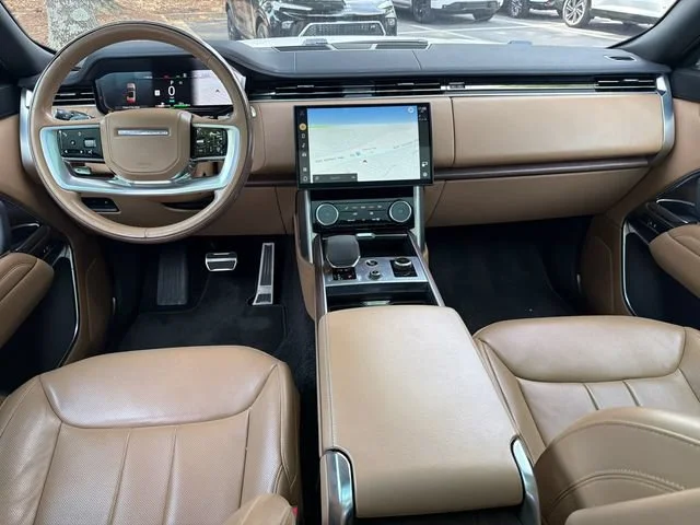 Used 2023 White Land Rover P440e SE image 23
