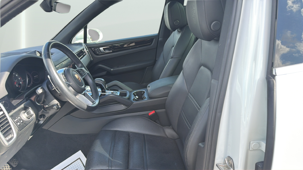 Used 2023 White Porsche Base image 17
