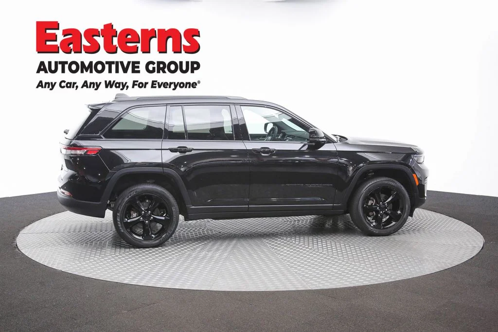 Used 2024 Black Jeep Altitude image 45