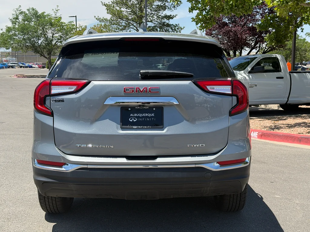 Used 2024 Sterling Metallic GMC SLT image 4