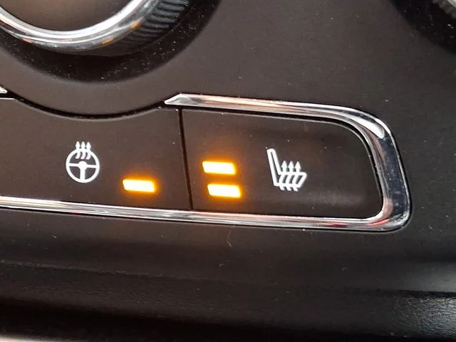 Used 2018 Silver Jeep Latitude image 26