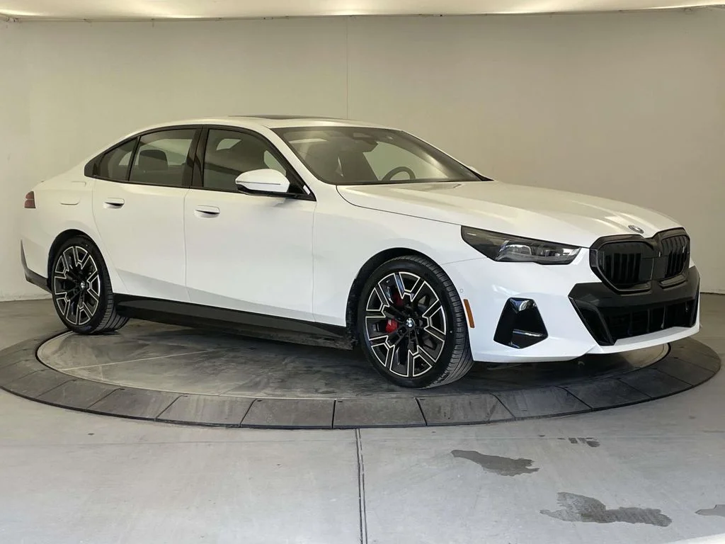 New 2026 White BMW xDrive40 image 7