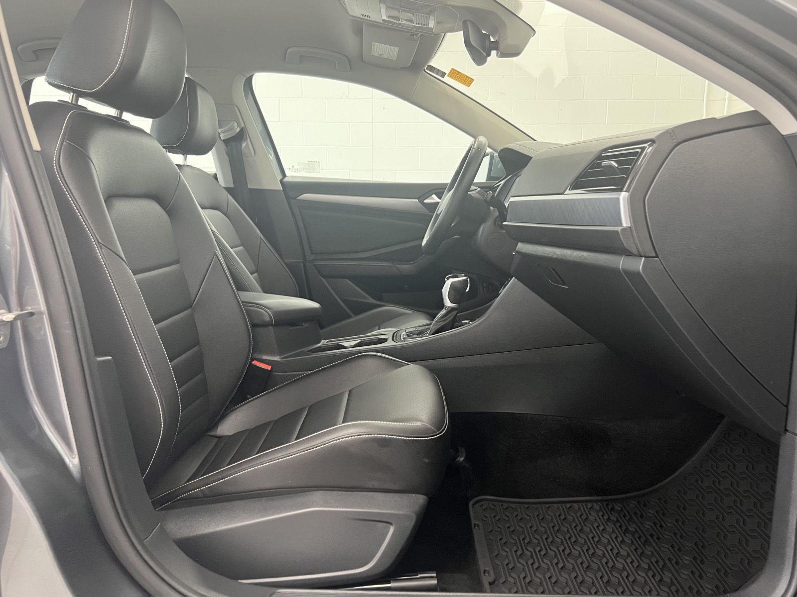 Used 2024 Platinum Gray Metallic Volkswagen SE image 28