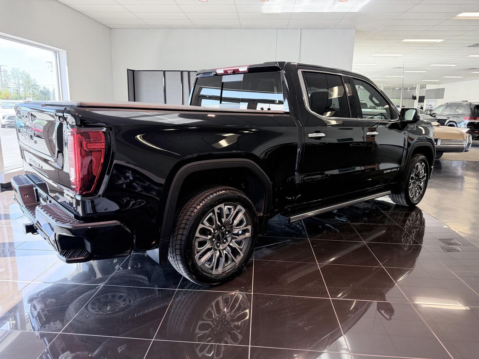 Used 2025 Onyx Black GMC Denali Ultimate image 12