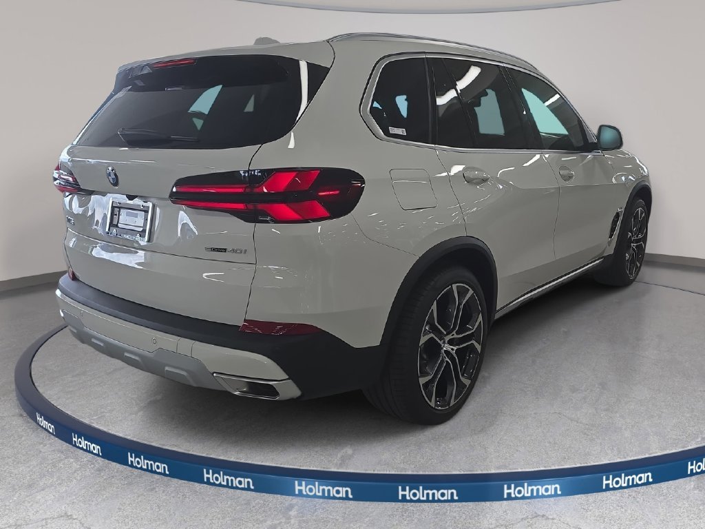 Used 2026 Alpine White BMW sDrive40i image 3