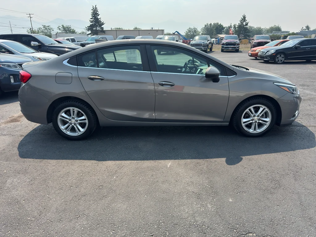 Used 2018 PEPPERDUST METALLIC Chevrolet LT image 4