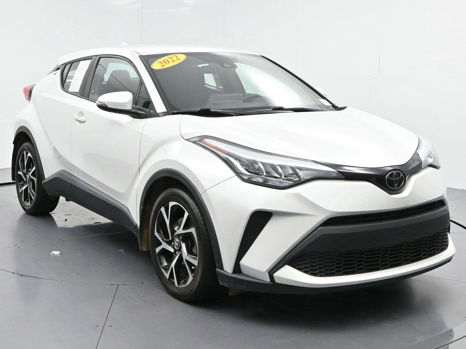 Used 2022 Wind Chill Pearl Toyota XLE image 2