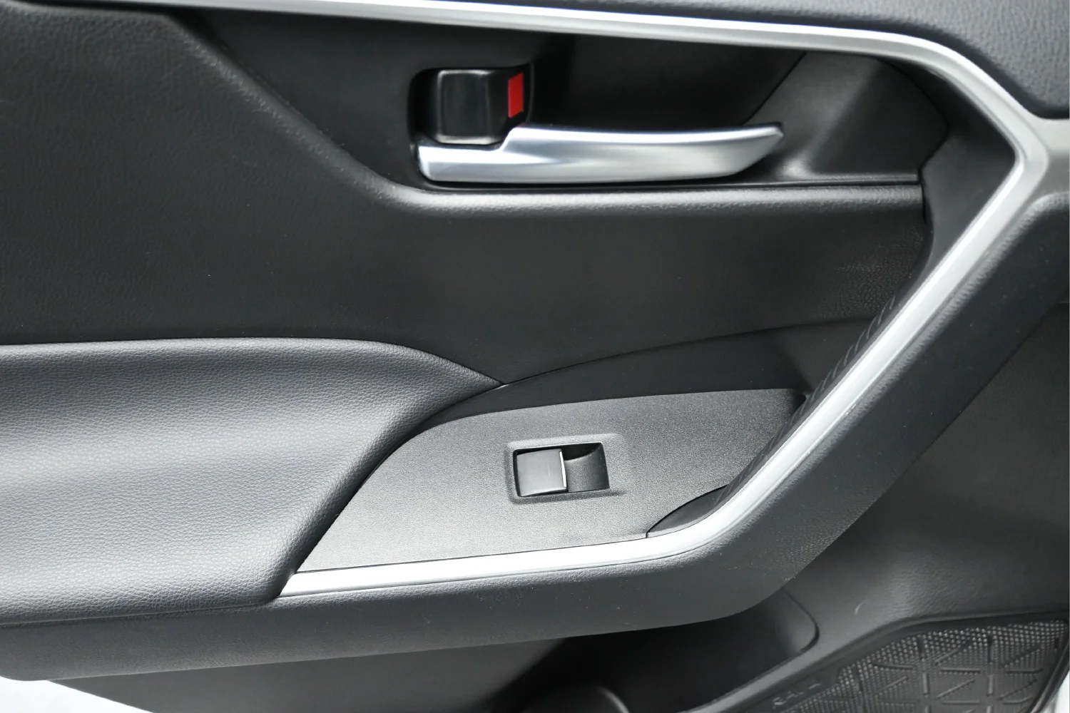 Used 2025 White Toyota XLE image 26