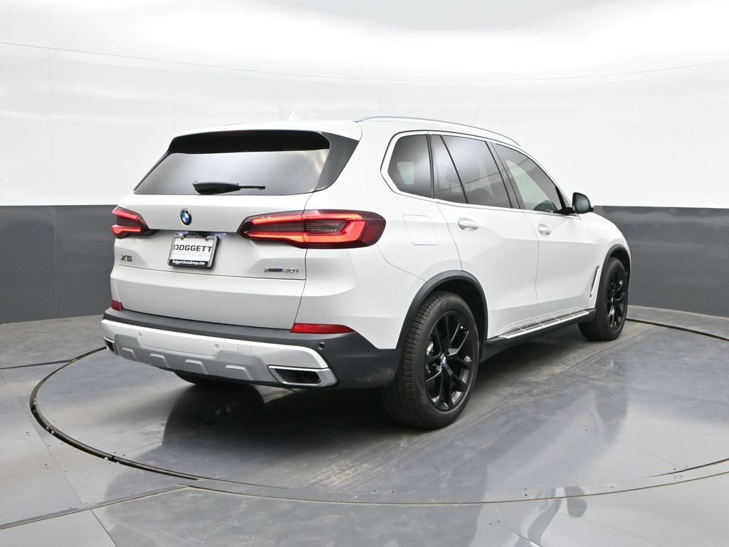 Used 2022 White BMW xDrive40i image 11