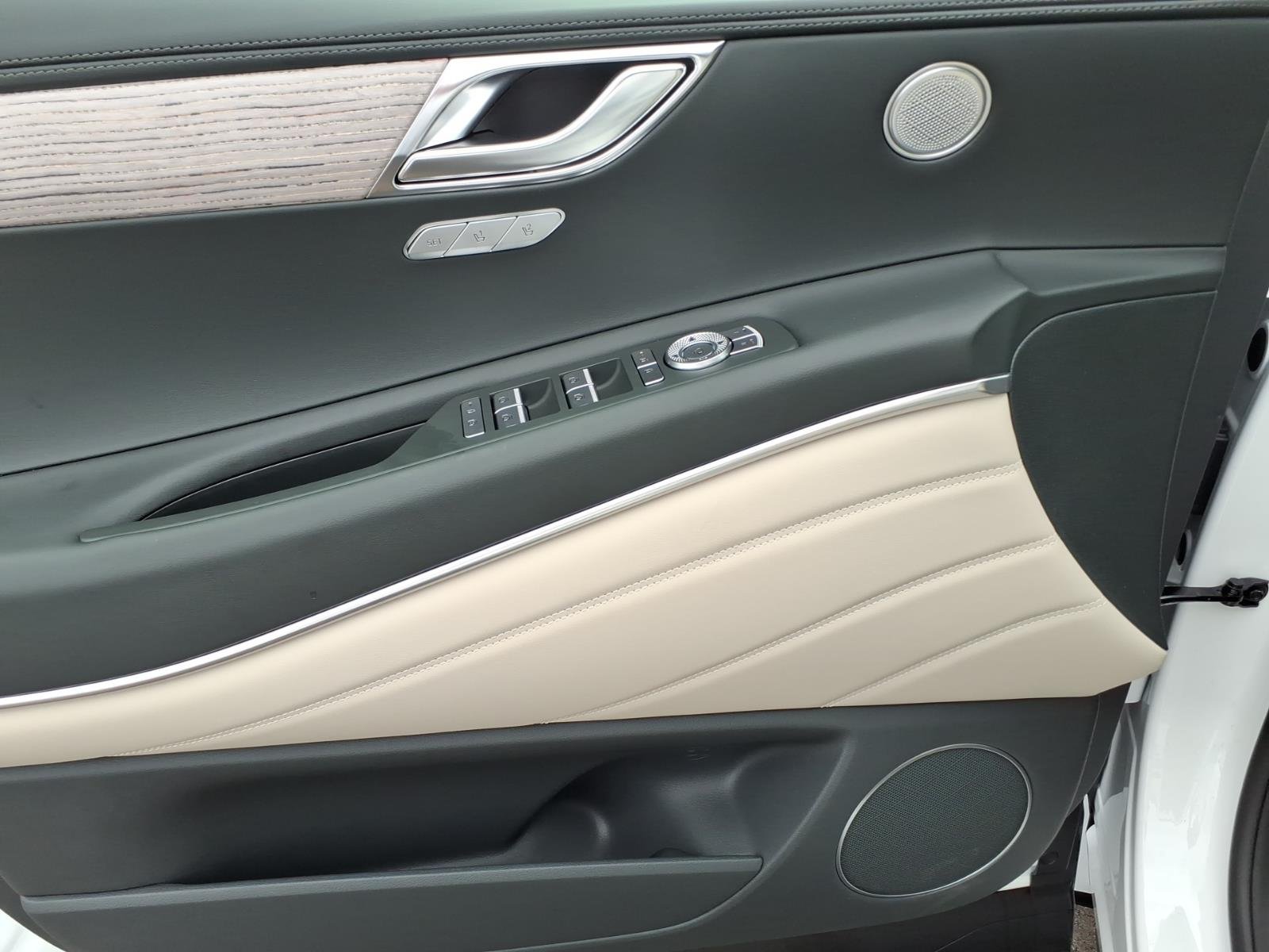 New 2026 White Genesis 2.5T image 13