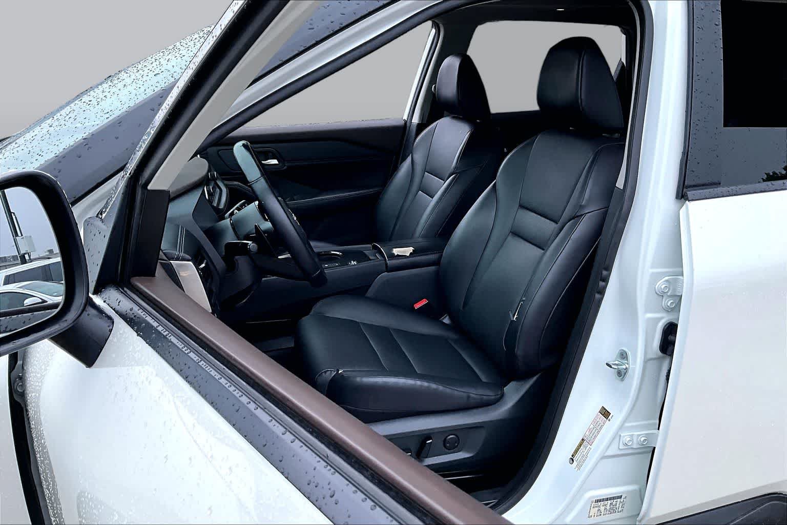 Used 2023 PEARL WHITE TRI Nissan SV image 8