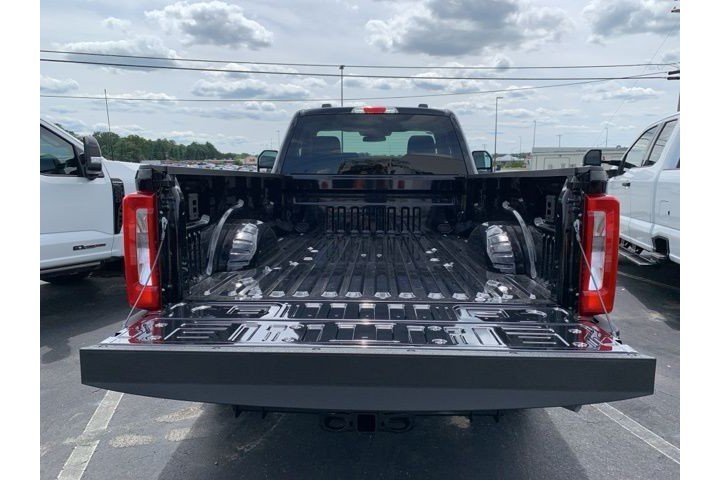 New 2026 Agate Black Metallic Ford XLT image 22