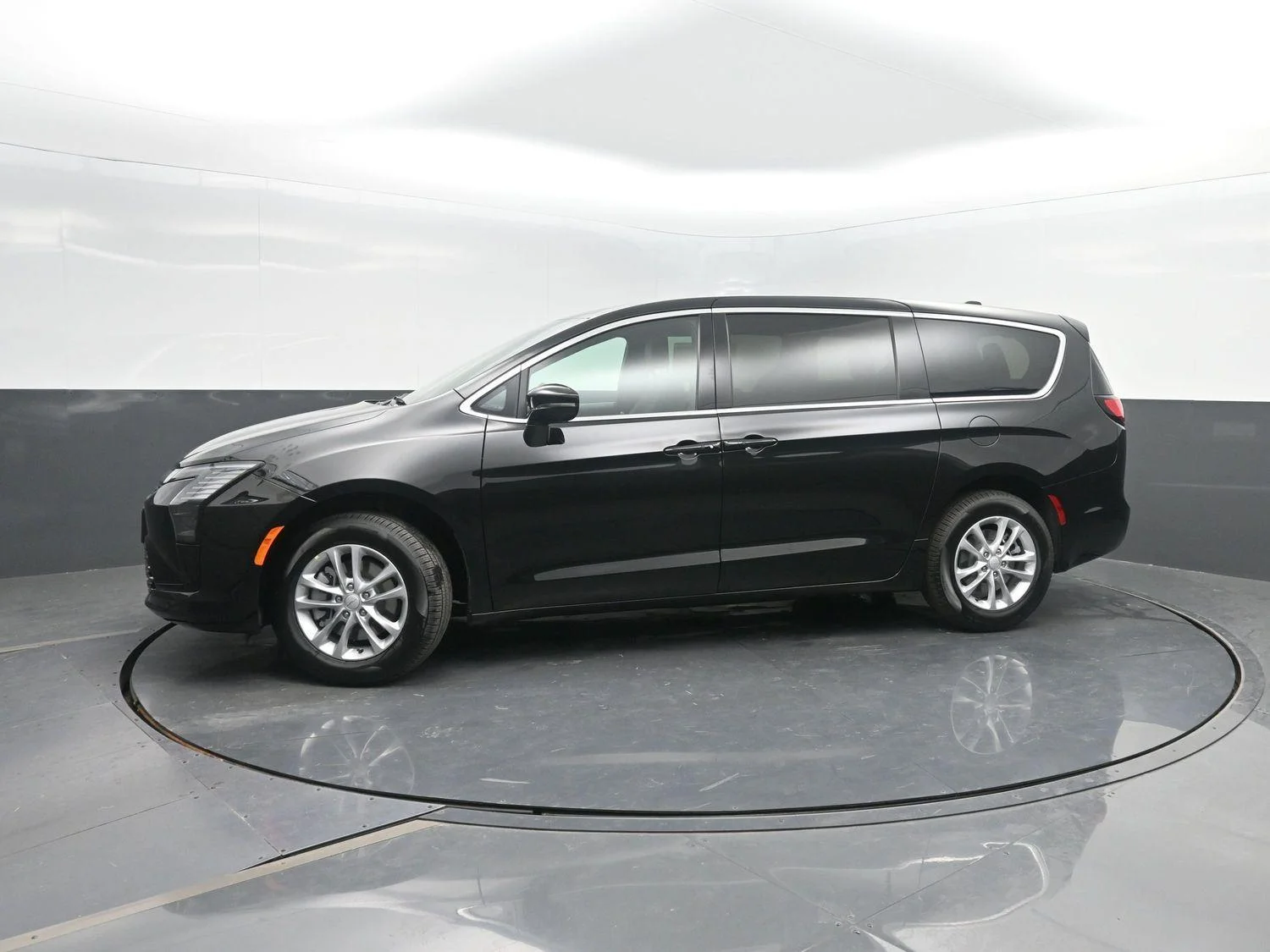 New 2027 Diamond Black Crystal Pearl-Coat Exterior Paint Chrysler Select image 42