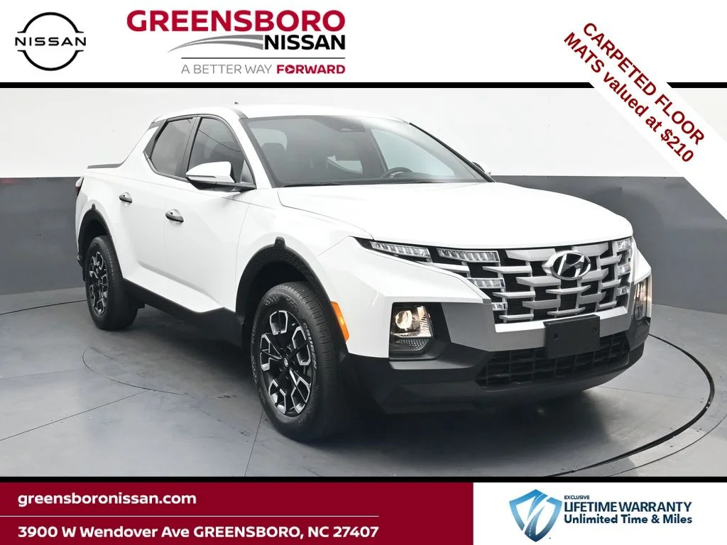 Used 2023 White Hyundai SEL image 1