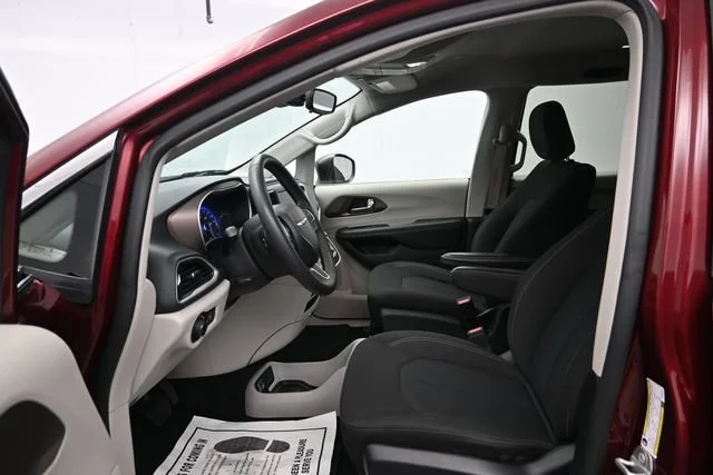 Used 2023 Velvet Red Pearlc Chrysler LX image 10
